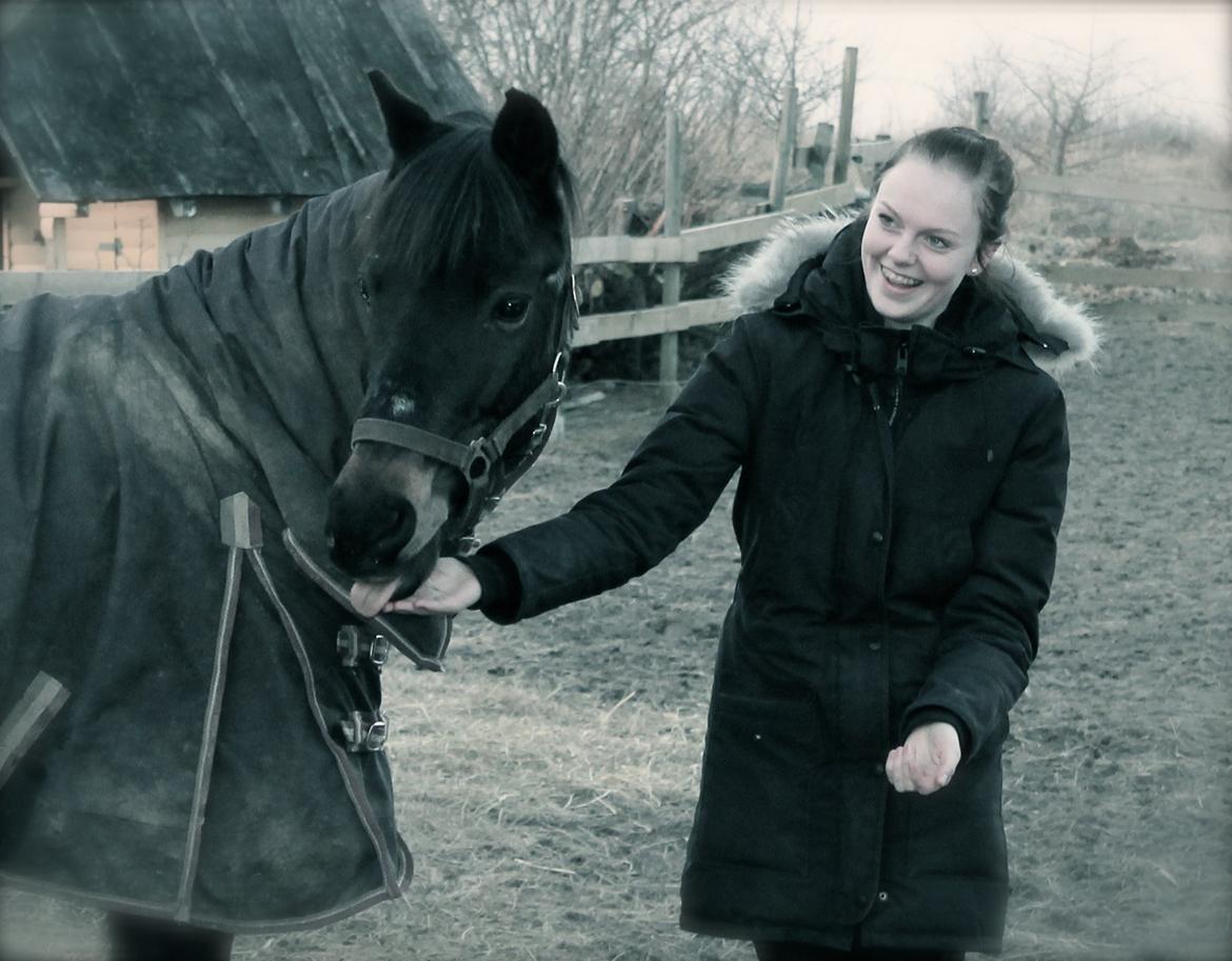 Anden særlig race Emma - Billede 2. 
Emma og jeg en tidlig forårs dag :)  billede 2