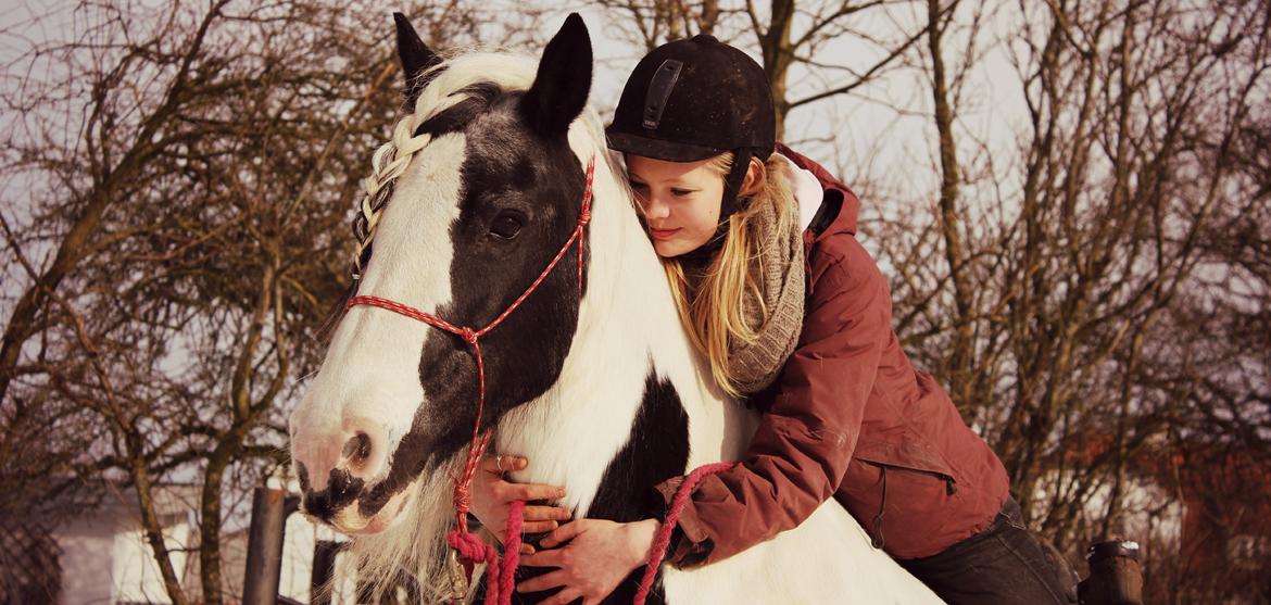 Tinker Maja - A friend is someone who knows all about you and still loves you<3 billede 1