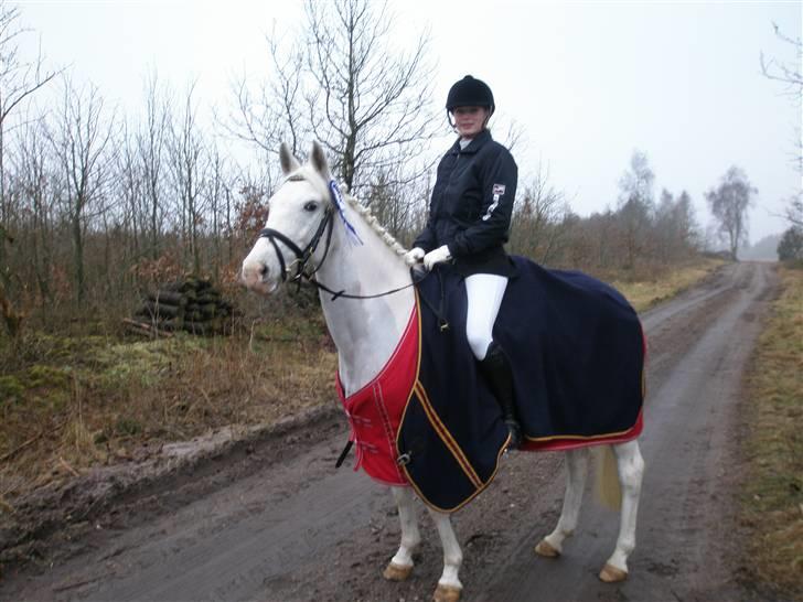 Anden særlig race Jasmin - SOLGT - 21. februar 09 - Efter vi havde fået vores første roset til c-stævne. 2. plads i LB2, ILU <3 billede 7