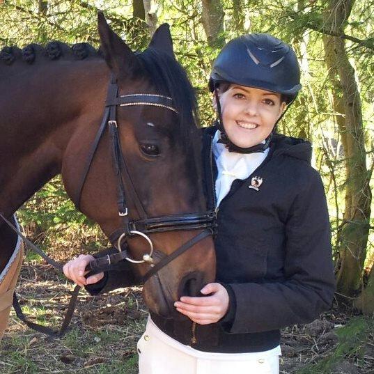 Dansk Varmblod Poppelgaardens Penelope - d. 20-4-2013
Pene og jeg lige efter vores første stævne. Vandt begge klasser ;D<3 billede 4