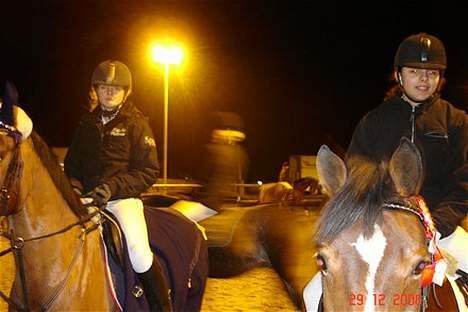 Fuldblod (XX) Honda - RIP. - Til stævne: Mig til højre, man kan ikke se ham helt- men på en eller anden måde er det godt alligevl (L) m.i.n billede 3