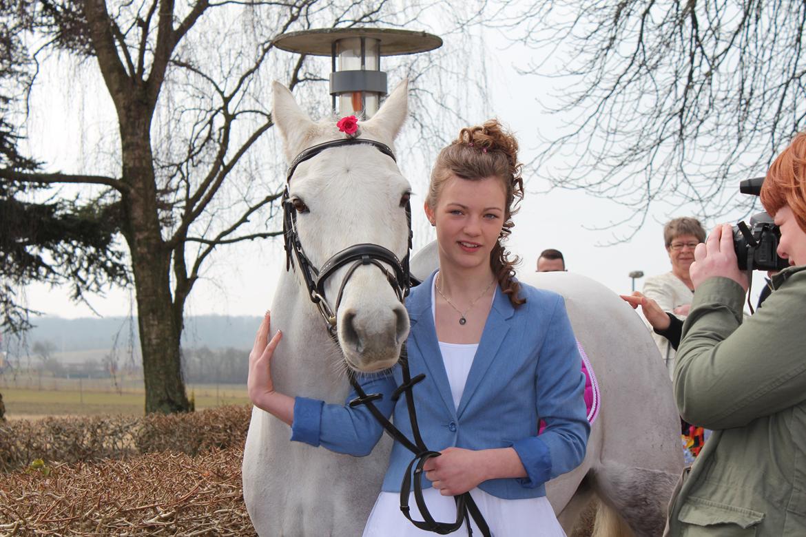 Connemara Haahr's Sundae - Prutten og jeg til min konfirmation D. 14 April 2013 billede 1