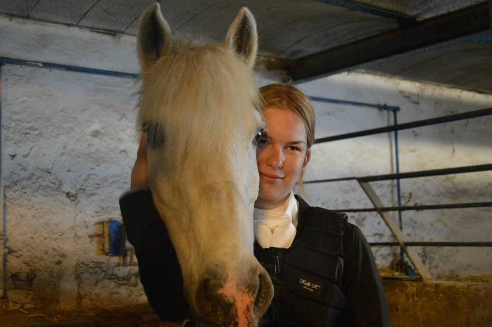 Connemara Asmindrupgårds Lorenzo<3 (passer) - et kram efter et dejligt stævner! billede 17