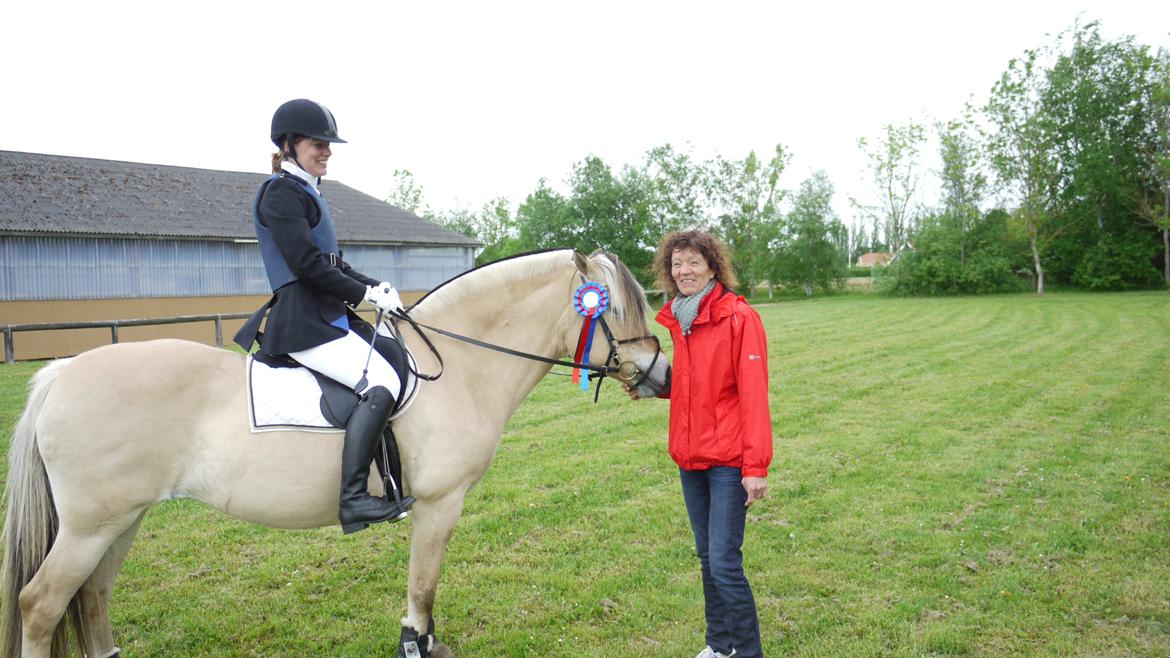 Fjordhest Cirkeline Møldrup - Cirke og jeg, flankeret af min mor, der i dagens anledning gav den som træner :) billede 19