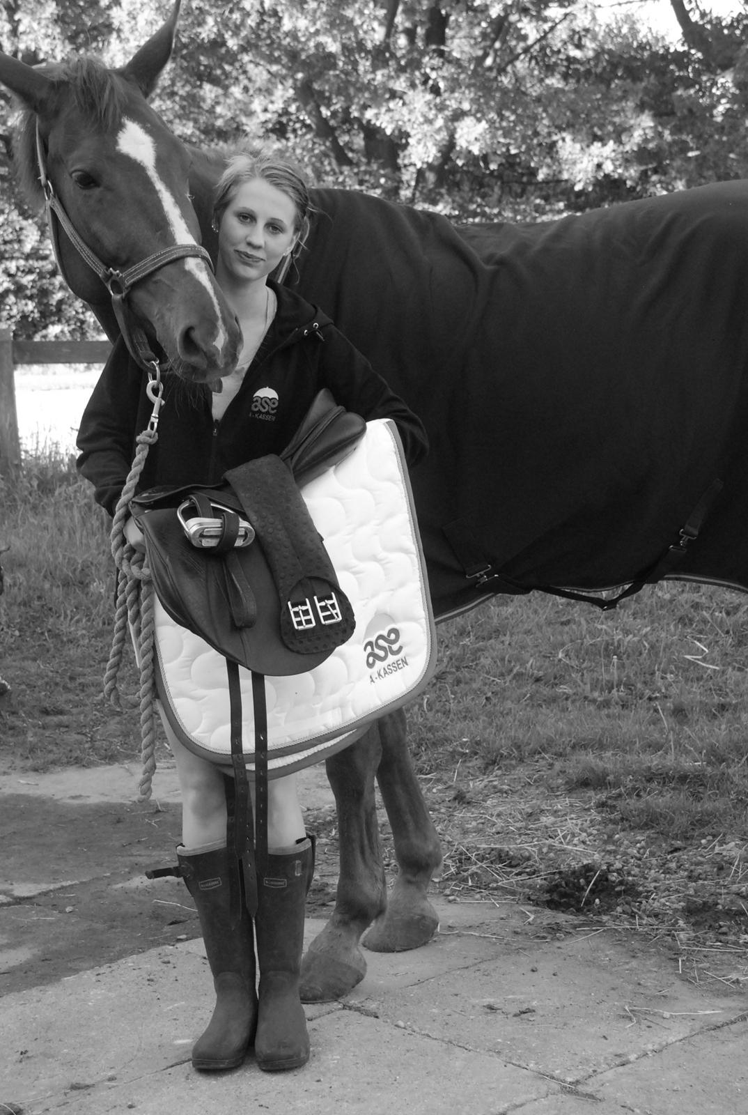 Dansk Varmblod Carmen Electra - Tak til ASE for det fine nye udstyr, Carmen d. 5 Juni billede 20