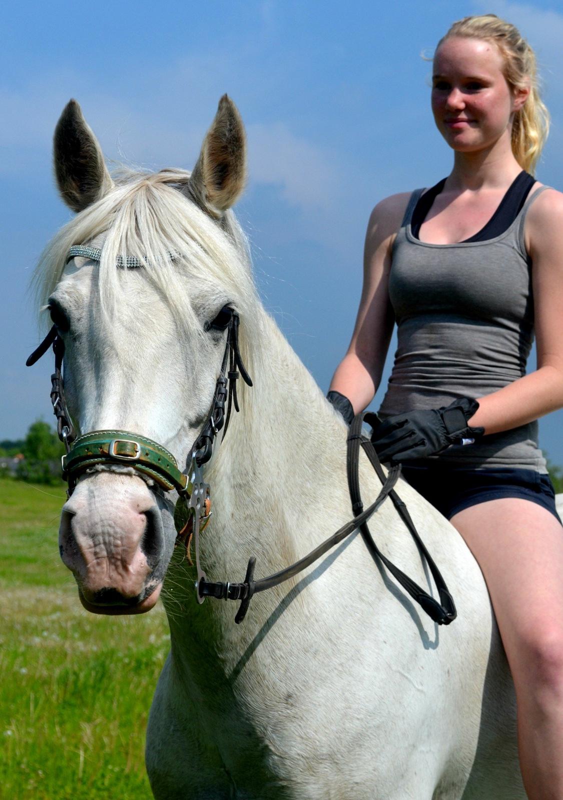 Anden særlig race Cindy - Min søde veninde Mette og Cindy :-) billede 14