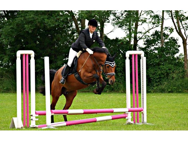 {{currentPhoto.altText}} billede {{currentPhoto.number}}