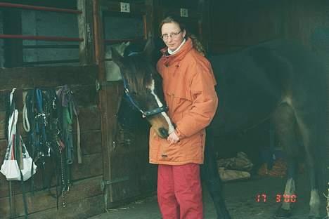 Anden særlig race Julie (død 2001) - Hillerød forår 2000. Julie er ved at gennemrode mine lommer. Er der noget mon?? billede 9