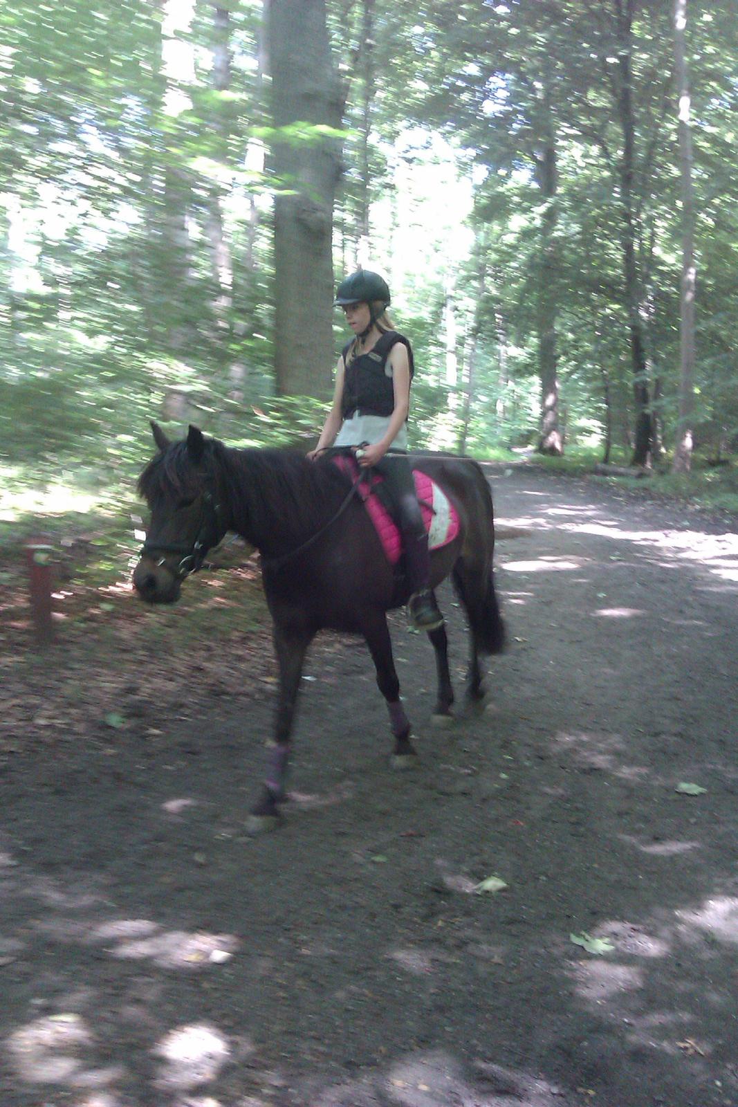 Anden særlig race Magic Malou <3<3 - På skovtur:) billede 5