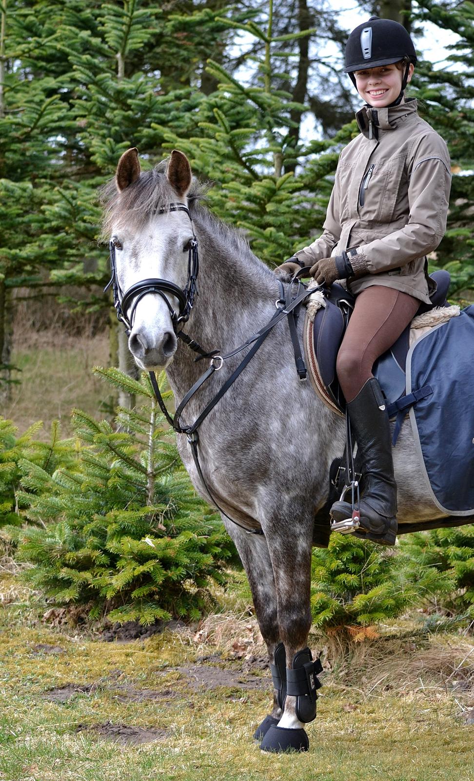 Anden særlig race Dolf - På en af de mange ugentlige skovture :-) Sød pony jeg har mig! billede 11