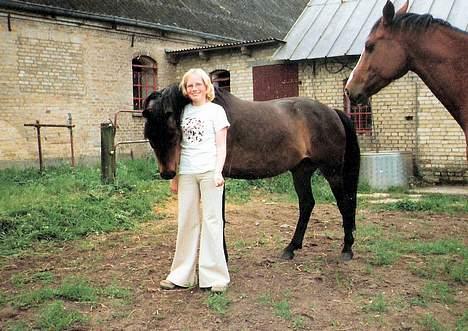 Anden særlig race Speedie (R.I.P. ) - Speedie, Rattio og mig <3 Det var på den mark han gik på efter han havde fået konstateret spat ! billede 10