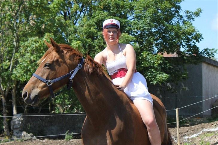 Anden særlig race Artesia - 23/6 2010 - Studenterbillede på folden. Elsker dig min skat, du er mit liv billede 6