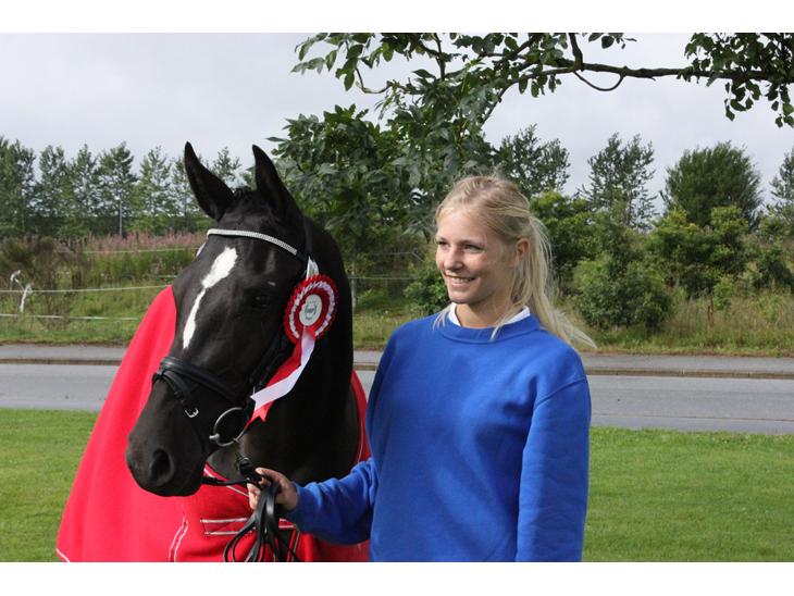 {{currentPhoto.altText}} billede {{currentPhoto.number}}