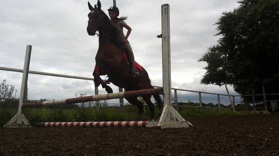 Traver Figth Du Mille - Se jeg kan godt (Sammen med Marie-Louise vi springer)
Foto Mia Vinther Marie-Louise´s kusine billede 10