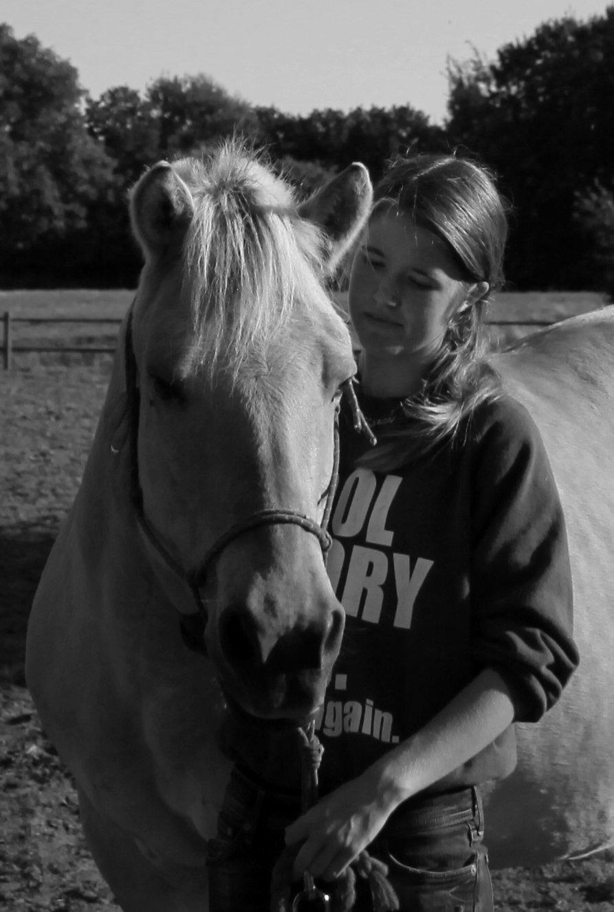 Fjordhest Fie - Et venskab der siger mere en 1000 ord <3  billede 1