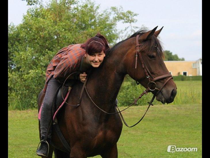 {{currentPhoto.altText}} billede {{currentPhoto.number}}