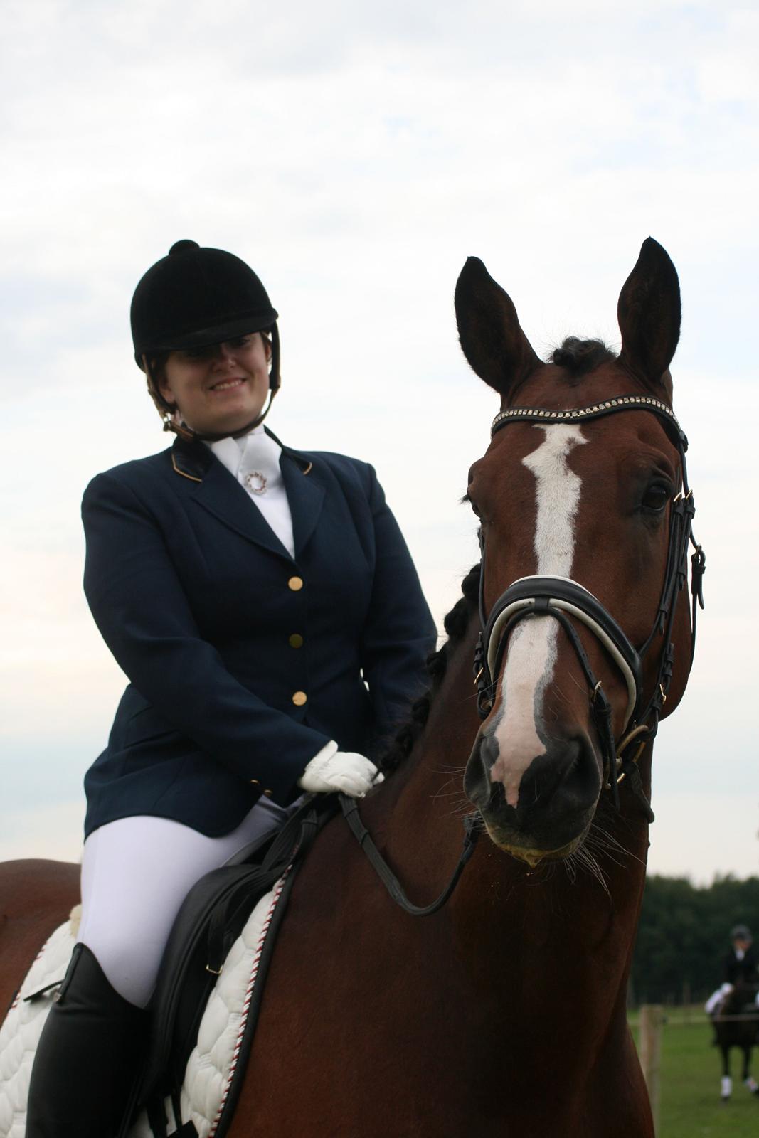 Dansk Varmblod Bøgegårdens "aladin" - Imellem klasserne, til vores stævnedebut! Foto: Julie Clasen. billede 2