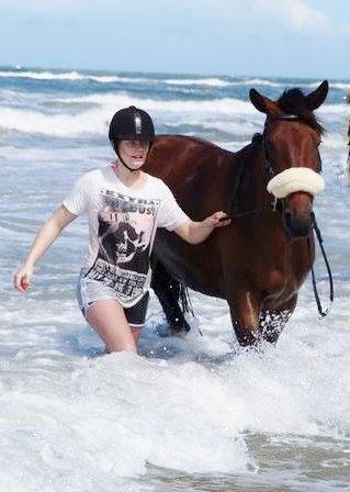 Dansk Varmblod Grønvangs Caradoc |Ducky| - Ducky og jeg på stranden på NØRKs redelejer  2013 billede 28