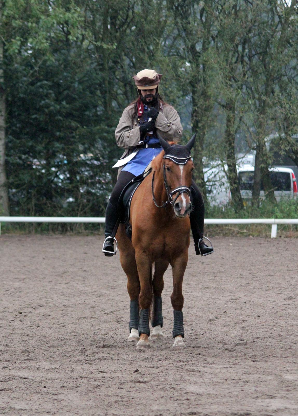 Anden særlig race Athene (SOLGT) - Mig som Jack Sparrow sammen med Athene til Tika Hestival :D billede 16