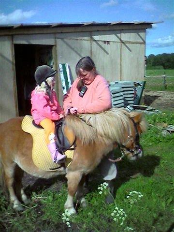 Shetlænder Artus - Mig der rider på min lille basse:-) billede 5