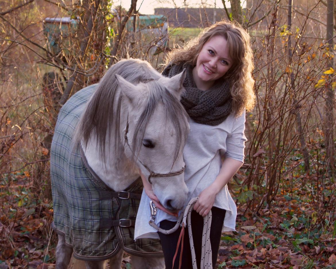 Anden særlig race Vanggården's Mister Magic - 7 år sammen, og stadig den jeg holder mest af!
d. 1. december 2013 billede 1