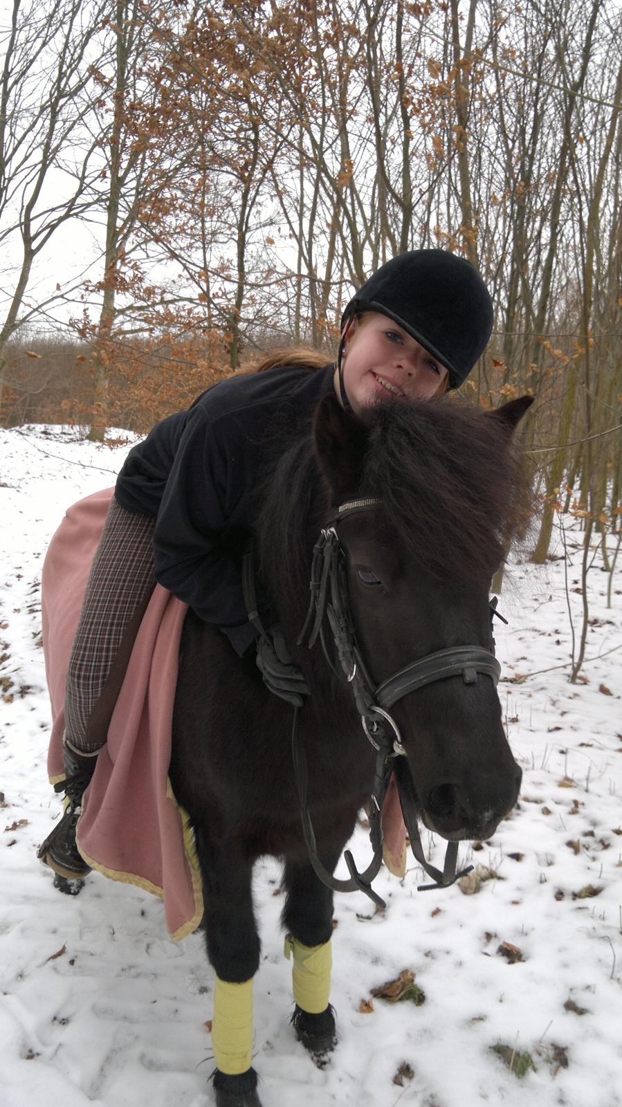 Anden særlig race Fie - Et billede der siger mere en 1000 ord
- Billedet her er en af de sidste gange jeg sidder på hende da jeg er for stor og har de lange ben

Et billede der betyder rigtig meget for mig :) billede 16