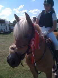 Haflinger Gullith - Tænk engang, vildt det billede er 2 år gammelt! Et af de første par stævner! <3 billede 7