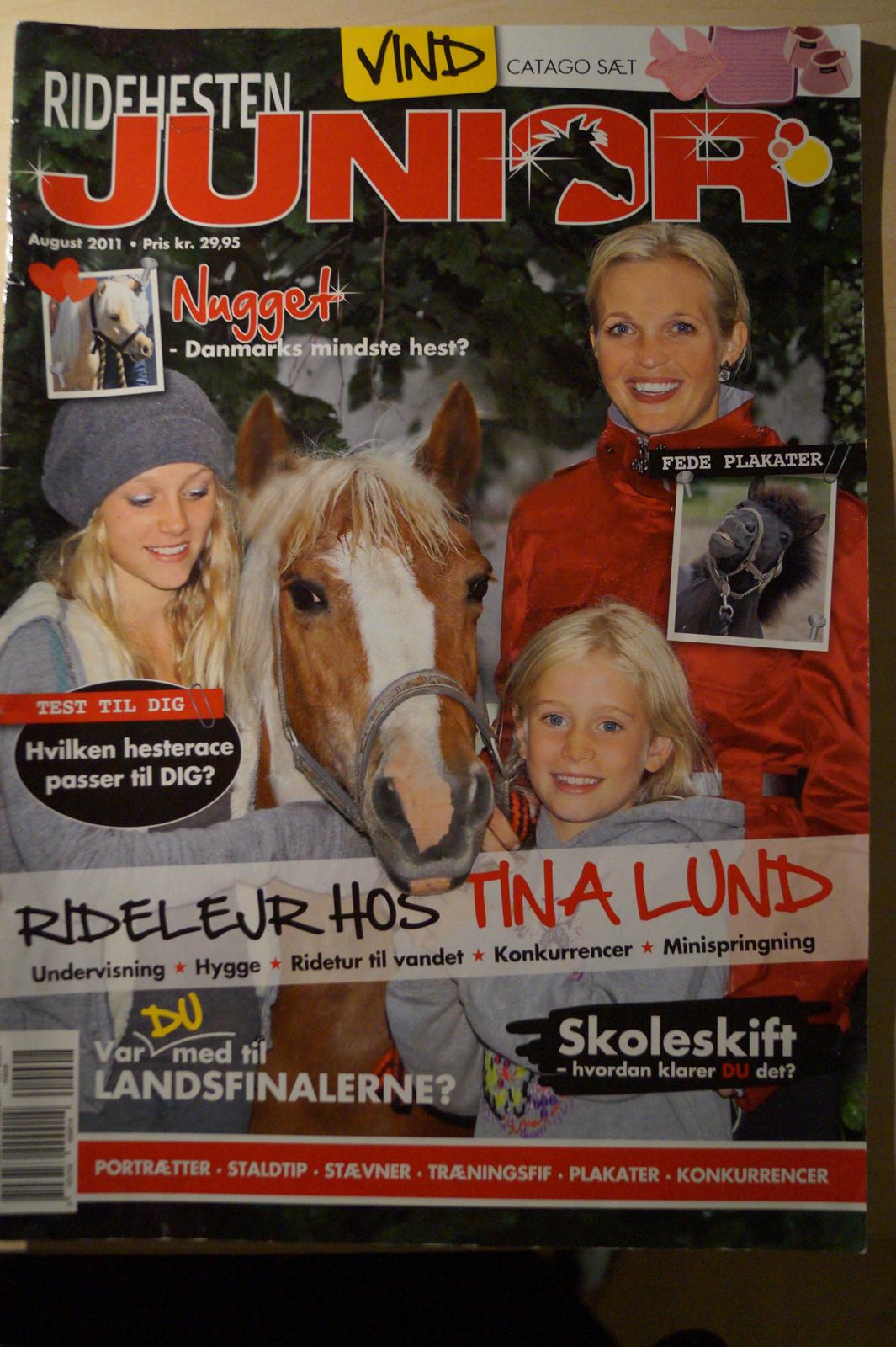 Anden særlig race Cirkeline - 1. Tina, Emma og Nana sammen med pølse på ridelejer :-D <3 billede 1
