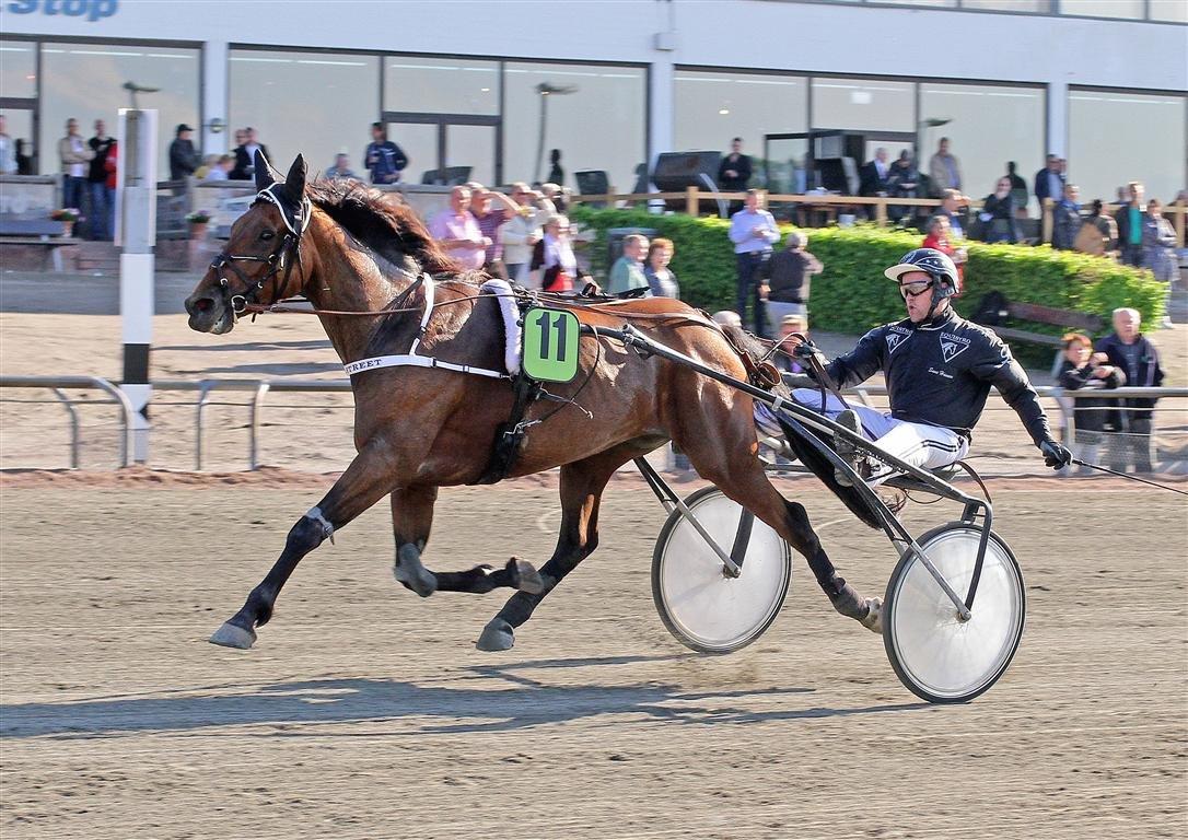 Traver opal street - Opal går i mål som vinder Juni 2013. fotograf Lasse Jespersen,har fået lov billede 21