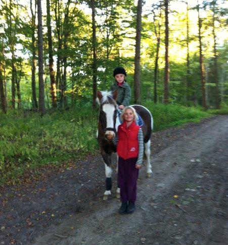 Anden særlig race Dyrekærgårds Indian Bahari - Bahari er sød og giver altid en god tur. Her er min veninde på Harry. billede 6