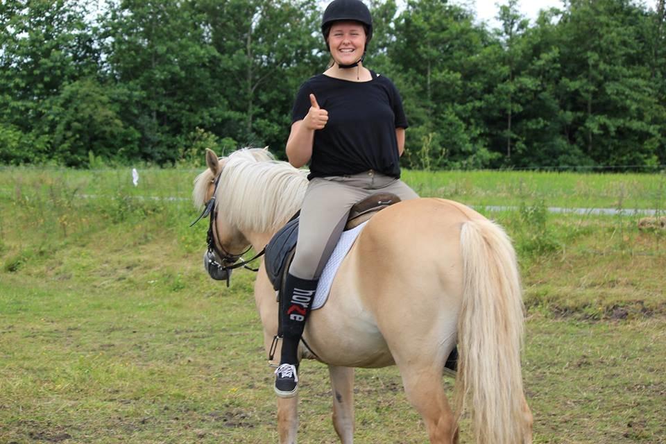 Anden særlig race Tøsen (-:. - Carina rider baglæns, sommer 2013 :-D billede 7