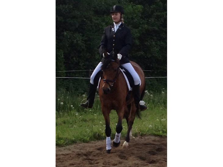 {{currentPhoto.altText}} billede {{currentPhoto.number}}