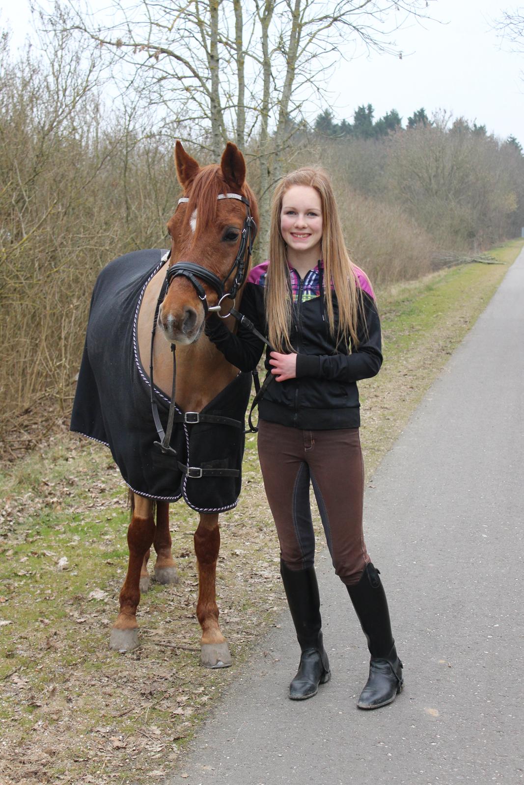 Tysk Sportspony Aladin *Den Bedste* - I'm overboard
And I need your love to pull me up
I can't swim on my own
It's too much
Feels like I'm drowning without your love,
So throw yourself out to me, my lifesaver <3 billede 18