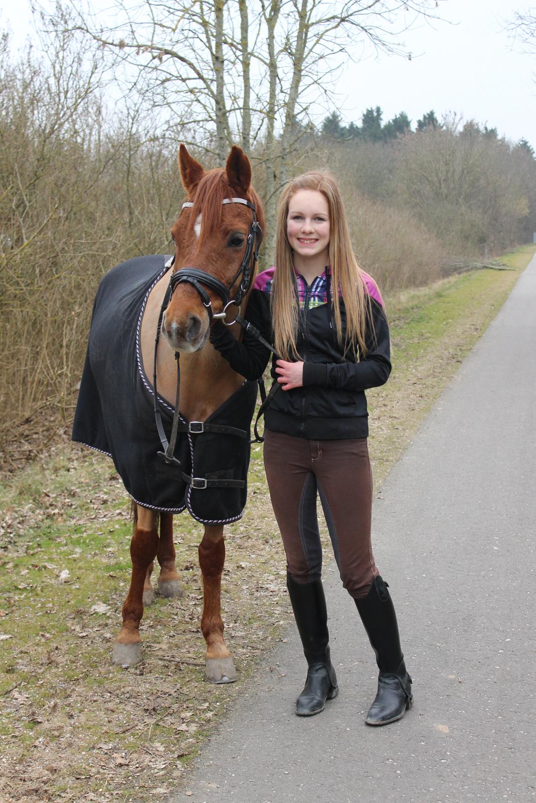 Tysk Sportspony Aladin *Den Bedste* - I'm overboard
And I need your love to pull me up
I can't swim on my own
It's too much
Feels like I'm drowning without your love,
So throw yourself out to me, my lifesaver <3 billede 18