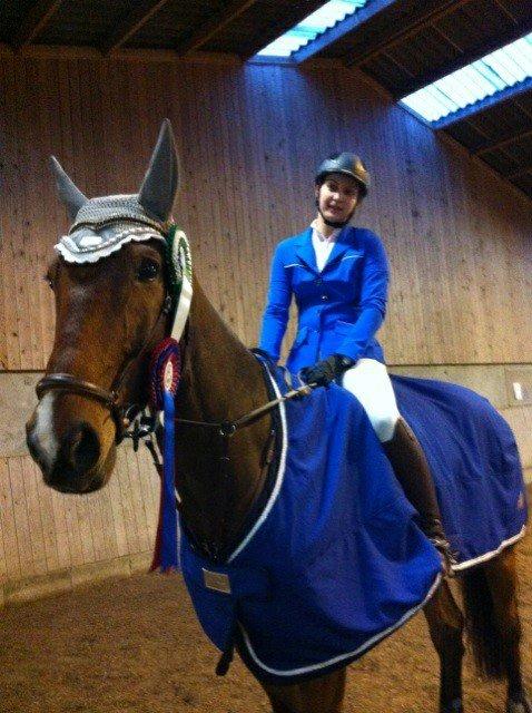 Dansk Varmblod Cappuchino - Vandt LA**, selvom vi er ude af træning, pga. min dårlige ryg. Fik også 3plads i LB**, selvom vi blev noget overrasket over hvor tung og dyb bunden var, men han kæmpede sig op og leverede en 0 runde som altid - Oktober 2013 billede 7