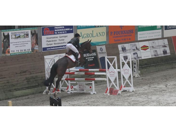 {{currentPhoto.altText}} billede {{currentPhoto.number}}