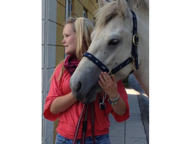 {{currentPhoto.altText}} billede {{currentPhoto.number}}