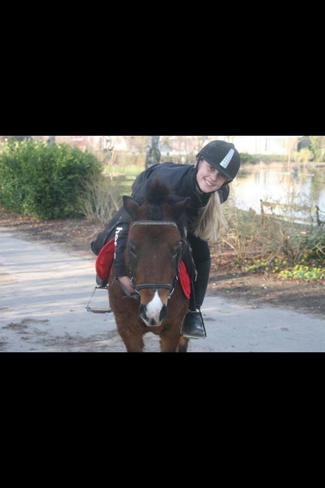 Anden særlig race Elvis - Jeg har rent faktisk to ben XD Det lever bare sit eget liv.... XD billede 2