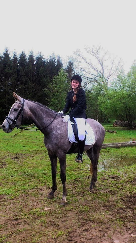 Anden særlig race SG Dusty Dakota  - Dusty og mig til vores første stævne 10/5-14 (første gang væk hjemmefra) og han var så sød! billede 16