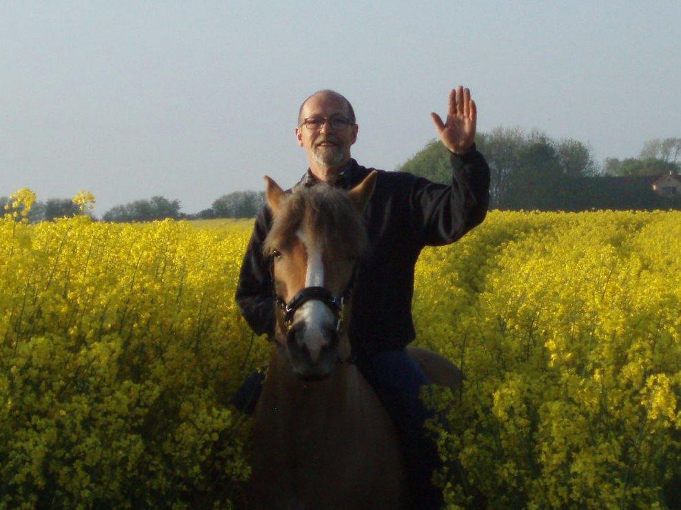 Anden særlig race RAS "Flotte fyr" - Harry i højt humør til hest Maj 2014 billede 1