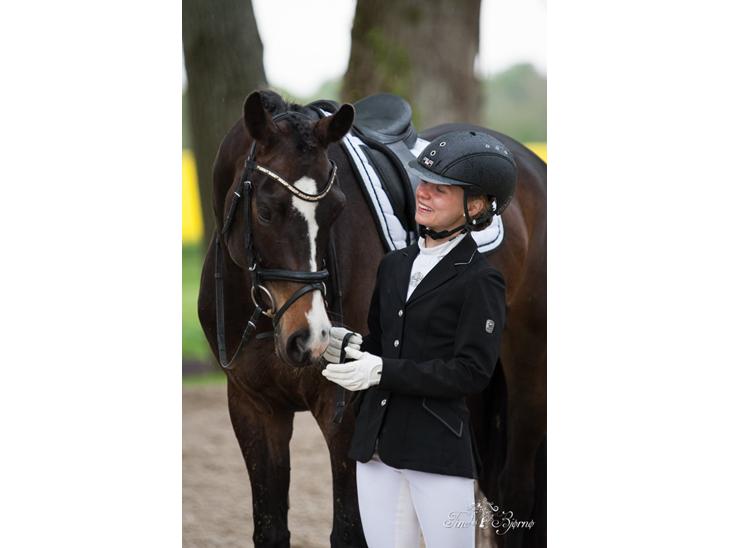 {{currentPhoto.altText}} billede {{currentPhoto.number}}