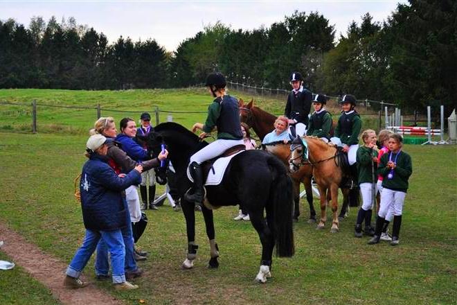 Hollandsk Sportspony Lady Black - 2. plads i LB spring på Langstrup.. Skal lige siges det er vores første stævne sammen | Foto: Rebbeca Strøbeck billede 12