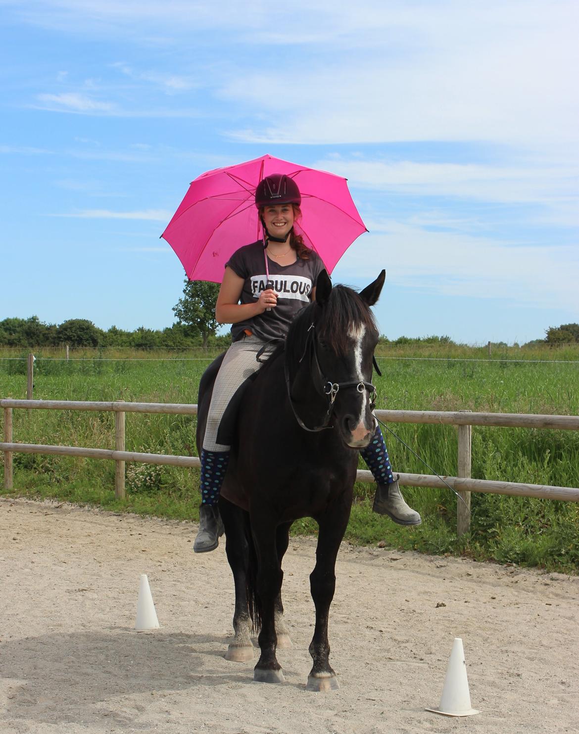 Oldenborg Beyonce M.A.T.C.H - Søde Bine, med paraply og det hele :-) billede 4