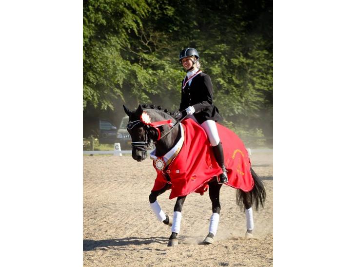 {{currentPhoto.altText}} billede {{currentPhoto.number}}