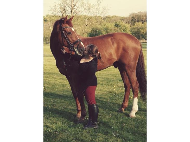 {{currentPhoto.altText}} billede {{currentPhoto.number}}