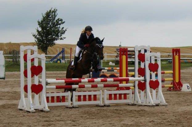 Tysk Sportspony Verdi - vores første c-stævne :) LA* på HSK, 4 fejl, men en god runde! billede 5