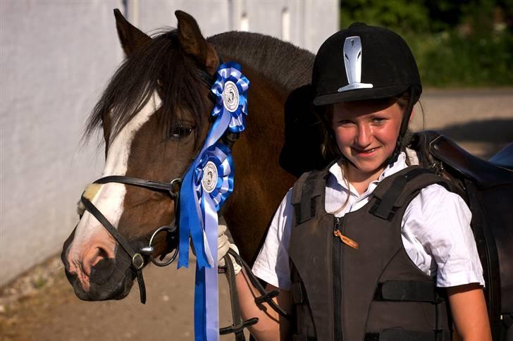 Anden særlig race Tilde - Tilde og jeg med vores rosetter <3 2.plads i LC og 2. plads i LB <3  billede 14