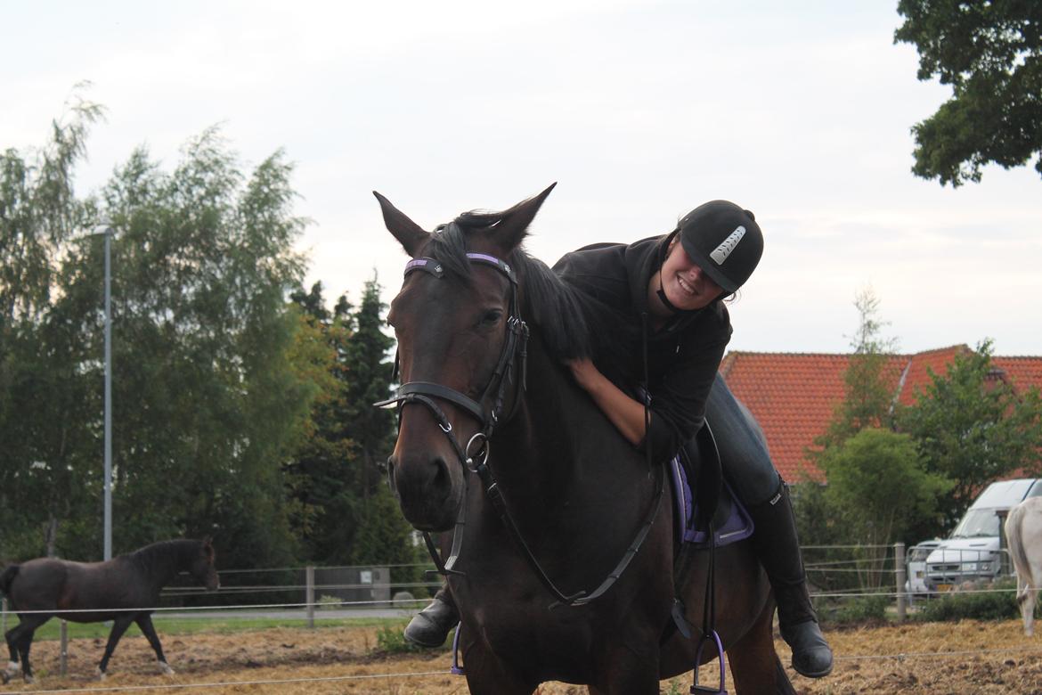 Anden særlig race Frida *Fjums* - Frida ser virkelig glad ud lige der XD billede 7