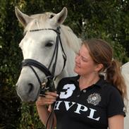 Connemara Barholts Blue Cocktail