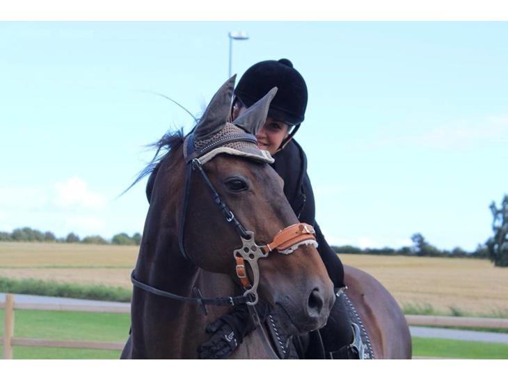 {{currentPhoto.altText}} billede {{currentPhoto.number}}